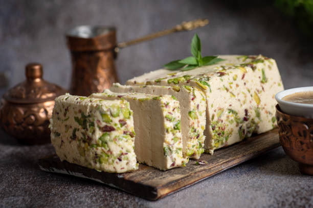 تصویر 2 از حلوا ارده سنتی کنجدی با طعمی اصیل و انرژی زا